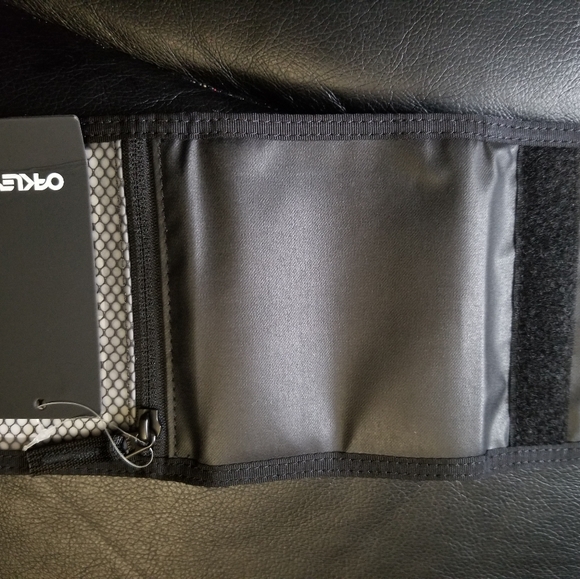 Oakley wallet - Picture 6 of 8